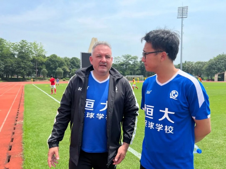 粤媒:广州队新帅萨尔瓦多中前场多处调整,首战告捷是不错开局