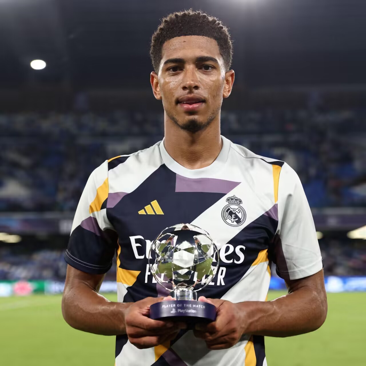 传射建功!欧冠官方:贝林厄姆当选皇马vs那不勒斯全场最佳