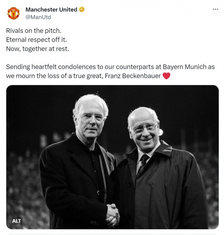 曼联官方:查尔顿与贝肯鲍尔是球场上的对手,都永远值得尊敬