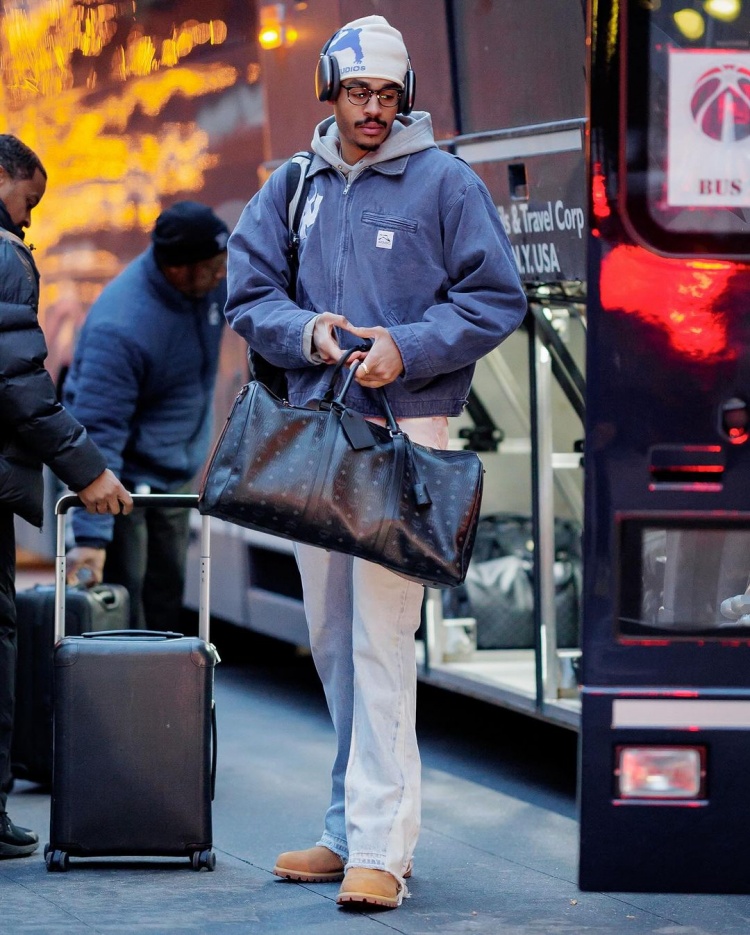 一看就很乖！普尔眼镜卫衣小白帽 宛如邻家大男孩