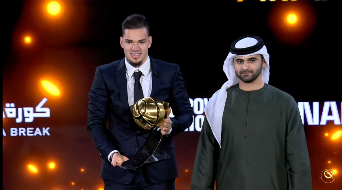 环球足球奖官方:埃德森荣获2023年最佳门将奖