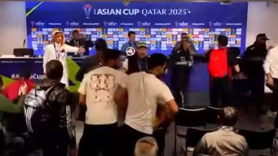 不满亚洲杯出局!伊拉克记者在赛后新闻发布会试图攻击国家队主帅