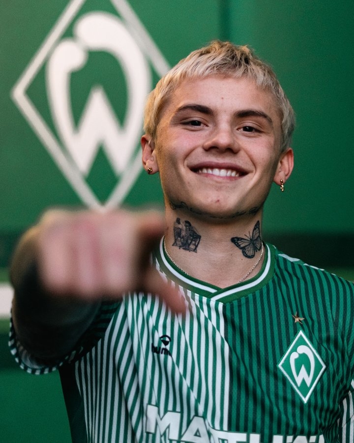 不莱梅官方：球队签下曼联19岁挪威中场阿隆