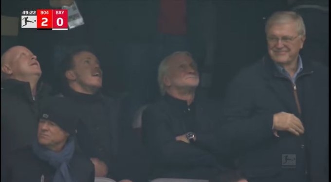 考察国脚表现,德国国家队主帅纳格尔斯曼现场观战拜仁vs药厂