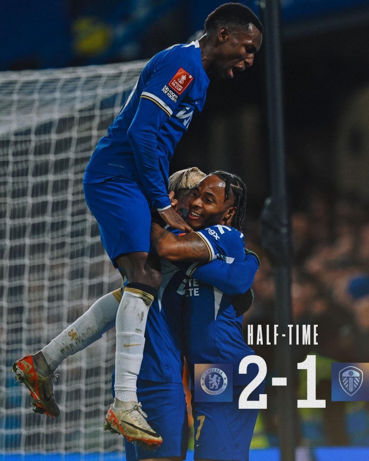 半场-切尔西暂2-1利兹联 蓝军后场失误丢球杰克逊穆德里克破门