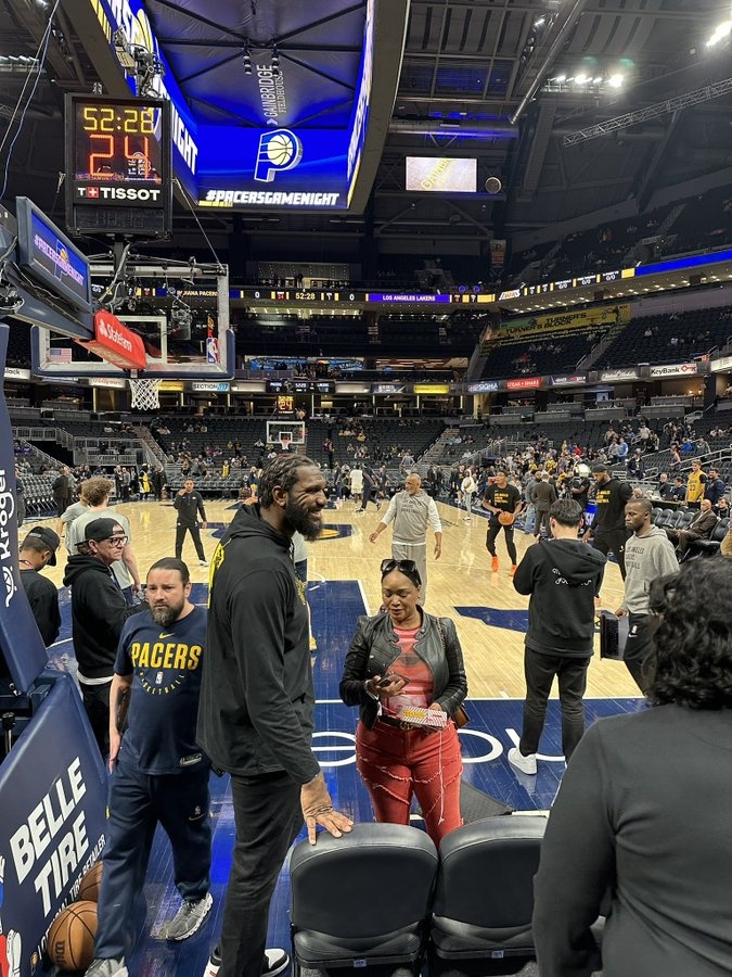 初代大帝！昔日状元格雷格-奥登来到现场 观战湖人VS步行者