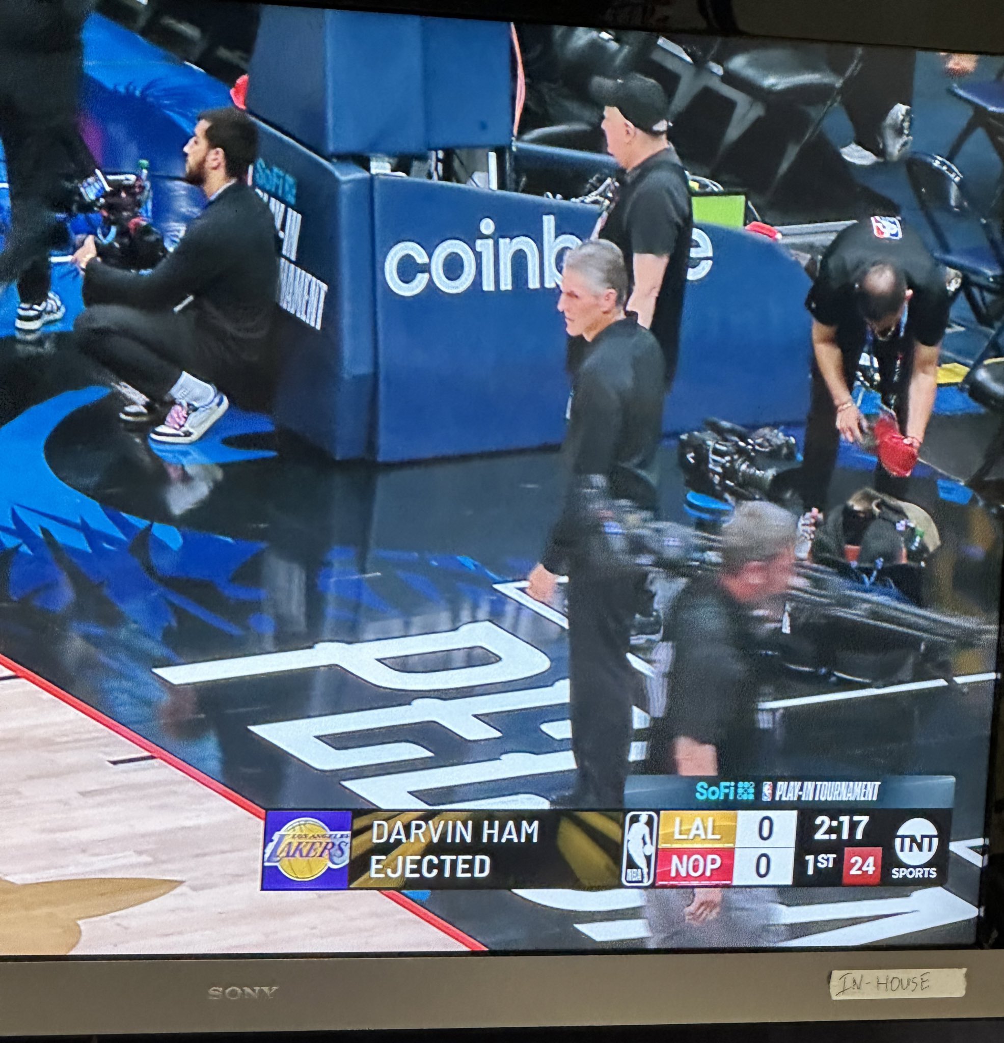 大乌龙！转播方打出字幕：哈姆被驱逐！