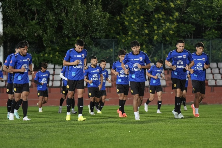 泰媒:泰国队昨日进行在沈阳的首训,有伤在身的颂克拉辛也参训