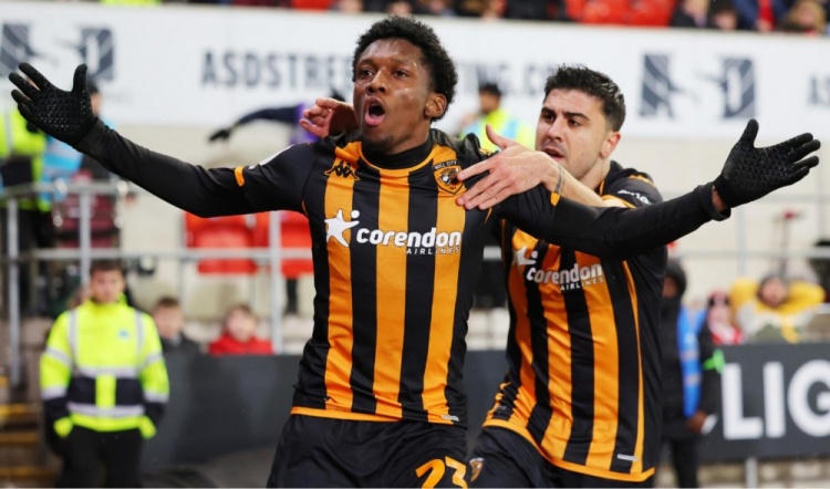 西媒:赫尔城边锋菲洛根的经纪人,向巴萨推销该球员未成功