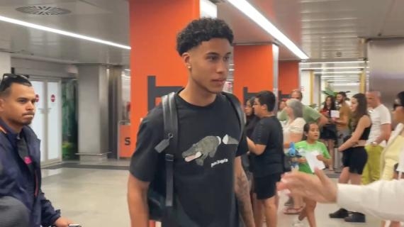 全市场:贝蒂斯18岁中卫佩雷斯抵达米兰城,在体检后租借加盟国米