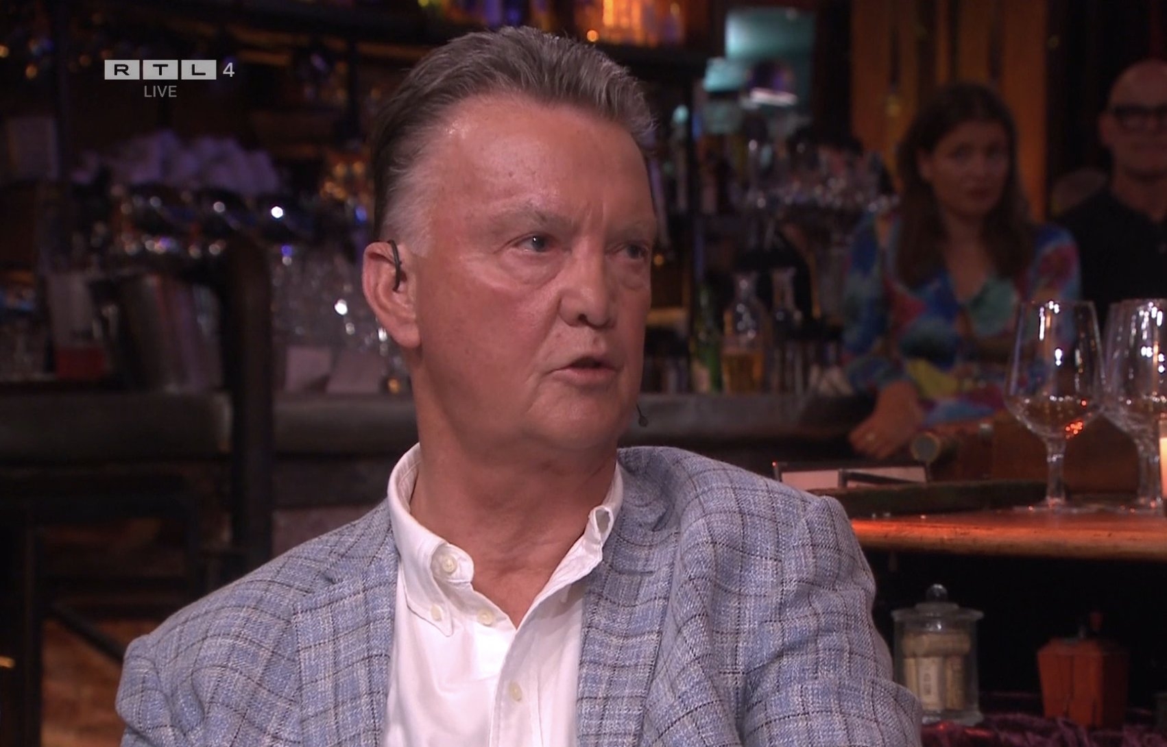 范加尔:拜仁聘请孔帕尼前曾邀请我执教,我感到很惊讶