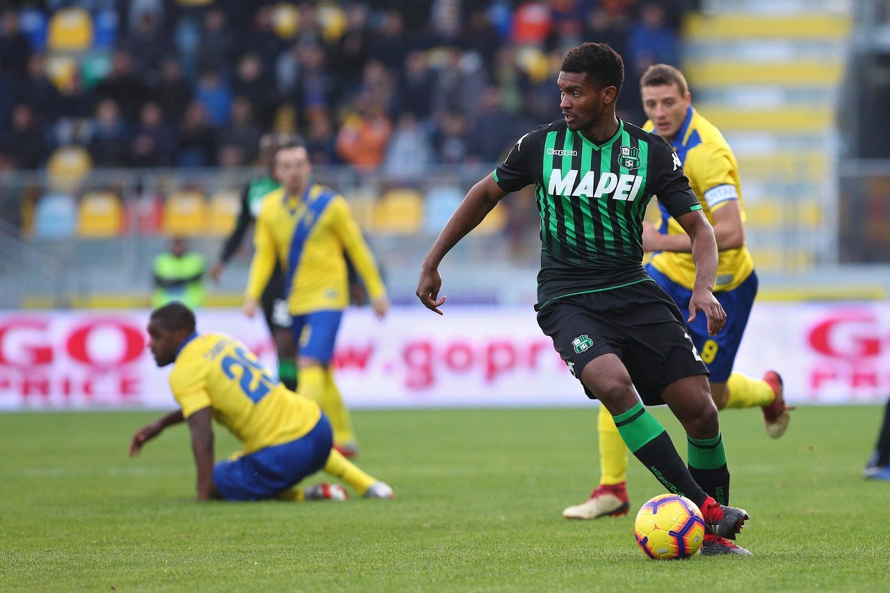 记者:前巴萨后卫马龙被推荐给米兰,或成冬窗最后时刻的解决方案