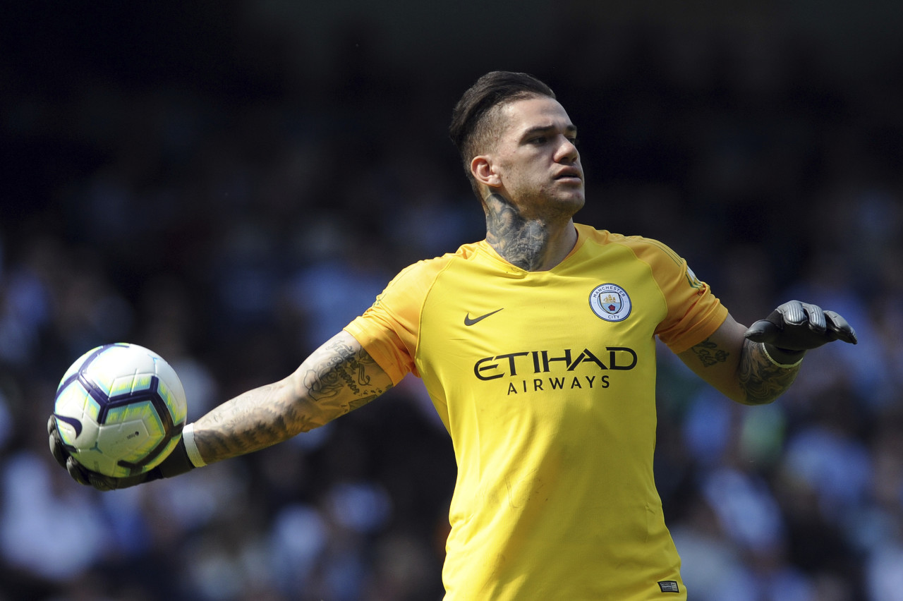 英媒:曼城计划续约埃德森,使其成为全欧收入最高门将之一