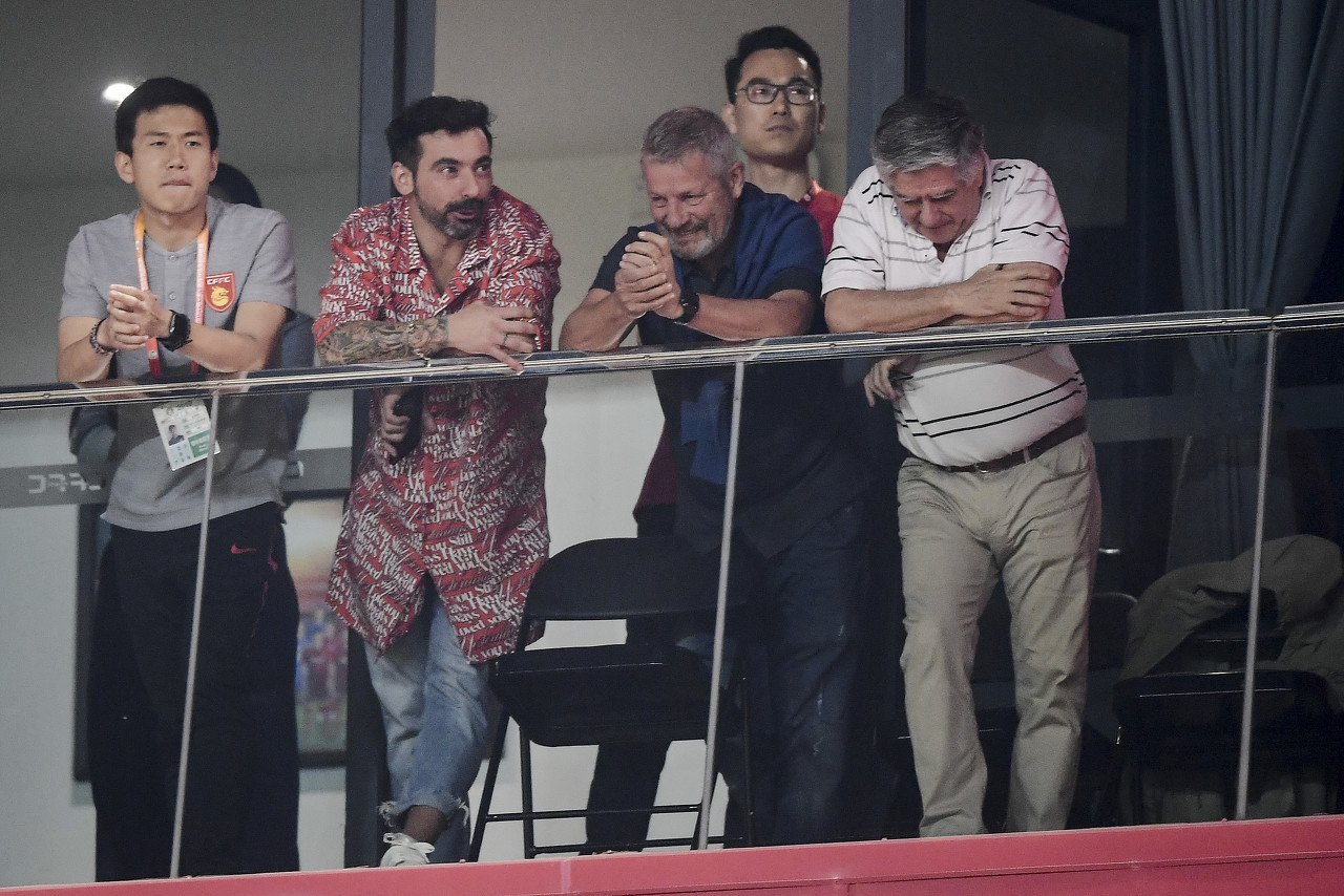 队报:因酗酒问题,拉维奇仍在精神卫生中心住院治疗