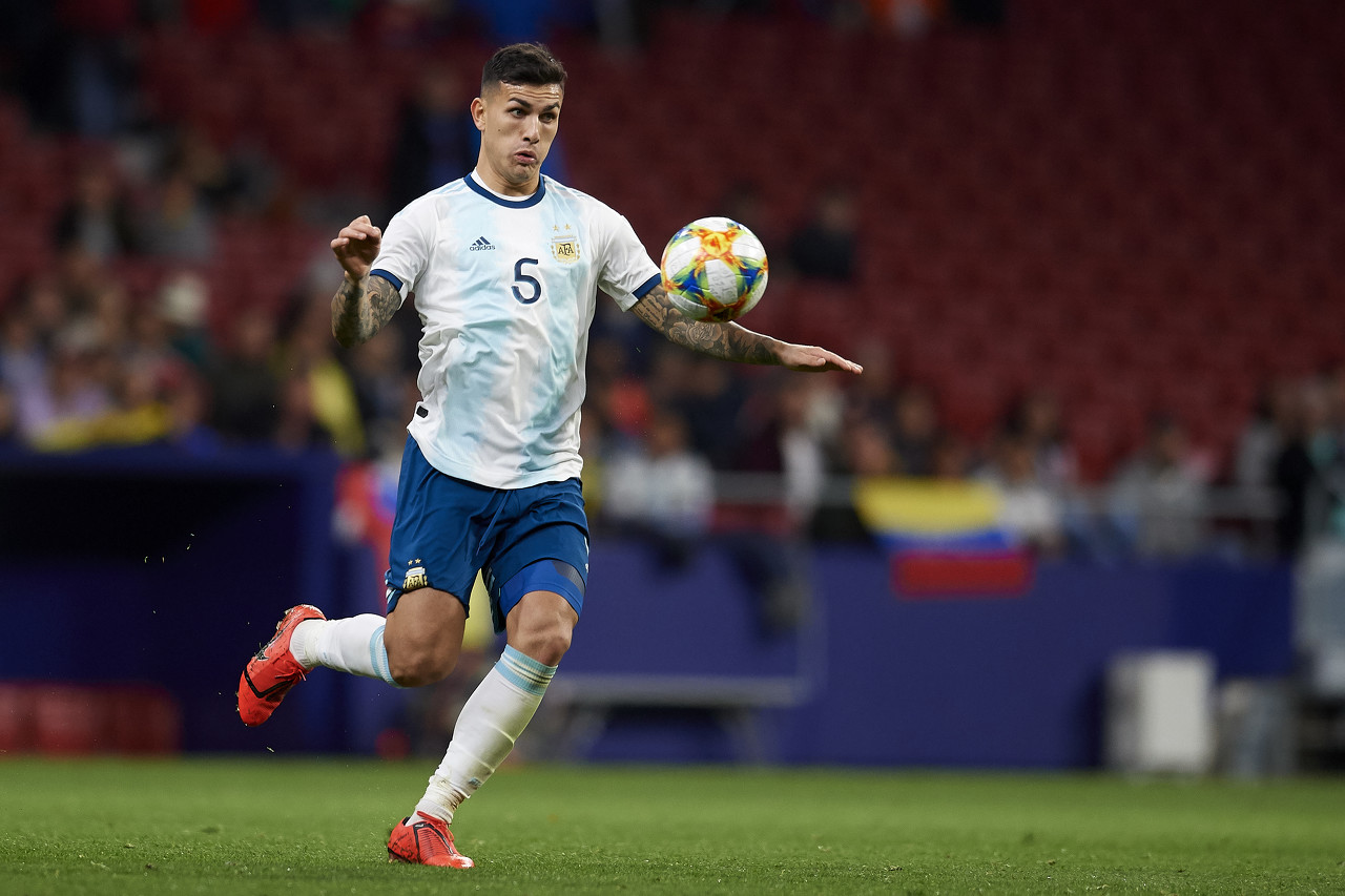 帕雷德斯:不该将斯卡洛尼的发言放大化 看台冲突延续到了球场上