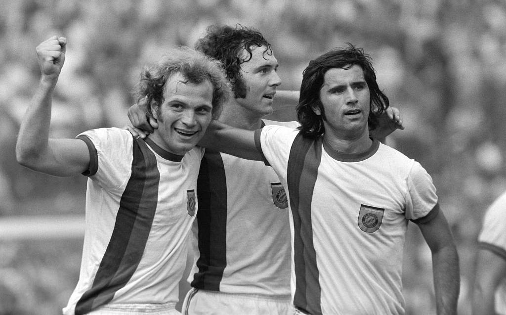 卡拉格:后场球员都希望自己成为贝肯鲍尔,他影响并改变了足坛