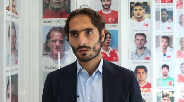 阿尔滕托普谈恰20因批评落泪:球员背负巨大责任,表露情绪很正常