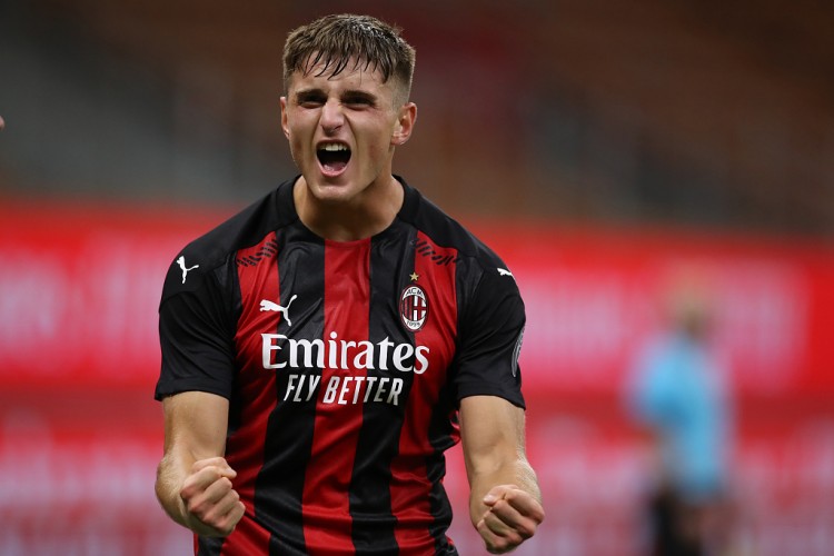 迪马济奥:恩波利有意引进米兰前锋科隆博和国米门将拉杜