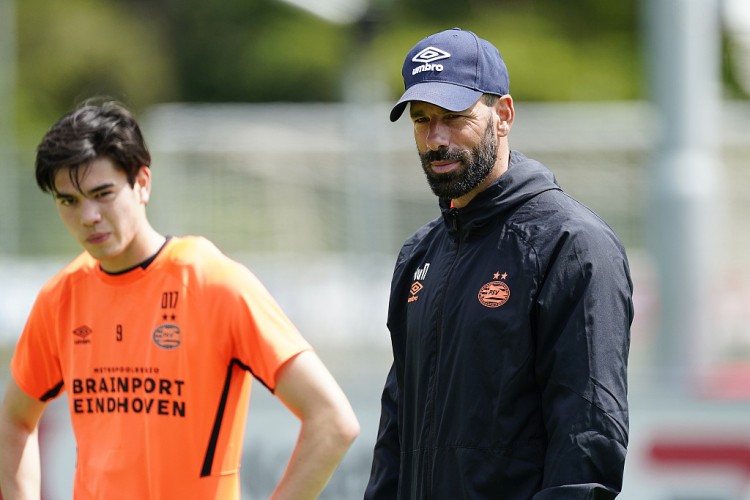 镜报:范尼有望出任伯恩利主帅,将接替孔帕尼征战英冠