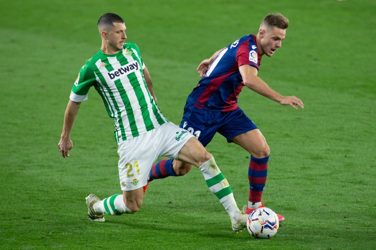 罗马诺:西汉姆将在周二官宣圭多-罗德里格斯加盟,合同已经完成