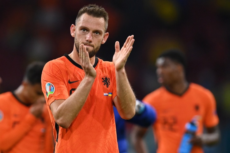 德弗里:荷兰后防线上有很多选择,国米现在是我家&没想去英超