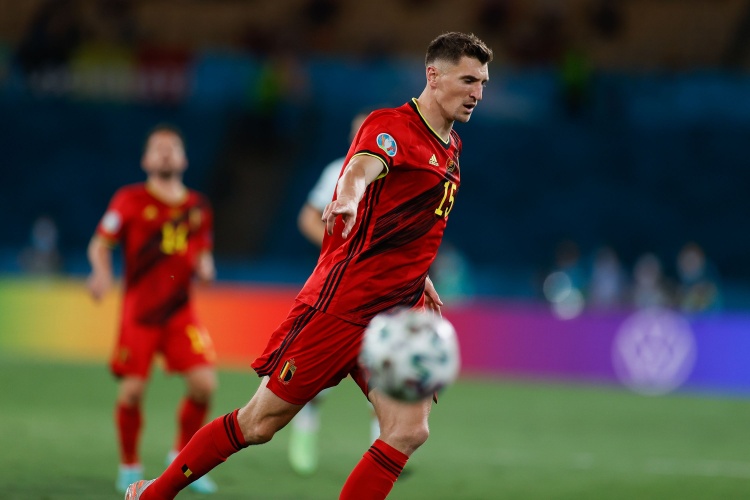 比利时官方:球队后卫穆尼耶将缺席对法国的比赛