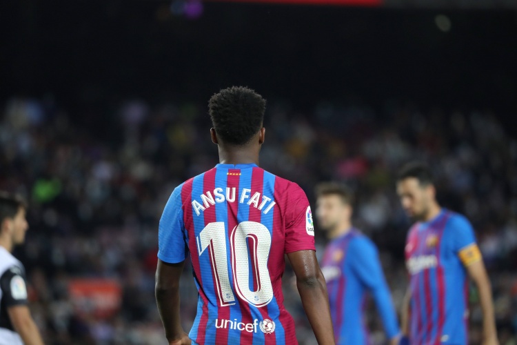 每体:巴萨准备今夏永久出售法蒂,已经收到多份西班牙国内的报价