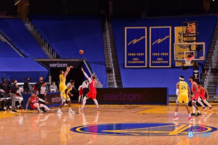 三年前的今天：库里狂砍生涯最高62分 率队击败开拓者