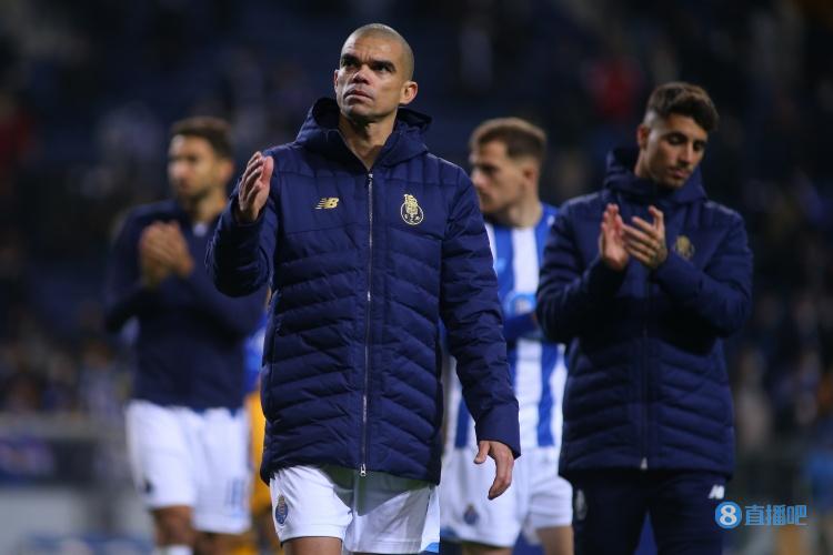 基翁建议阿森纳多给佩佩压力,费迪南德调侃:你这是欺负人