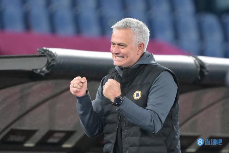 罗马南看台将在德比编排Tifo:呼吁球迷们集体参与,不要点燃烟花