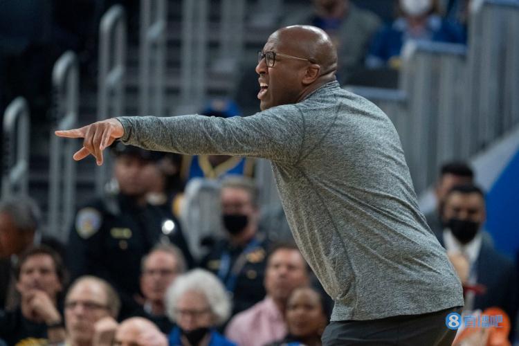 锡安16中12高效拿26分！迈克-布朗：我们应该整晚都用两人包夹他