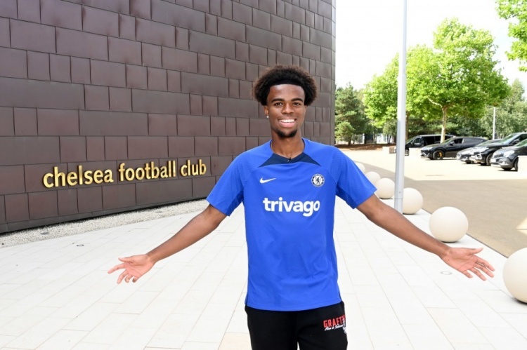 迪马济奥:米兰需引援补强中场,看上优素福-福法纳&楚克乌梅卡