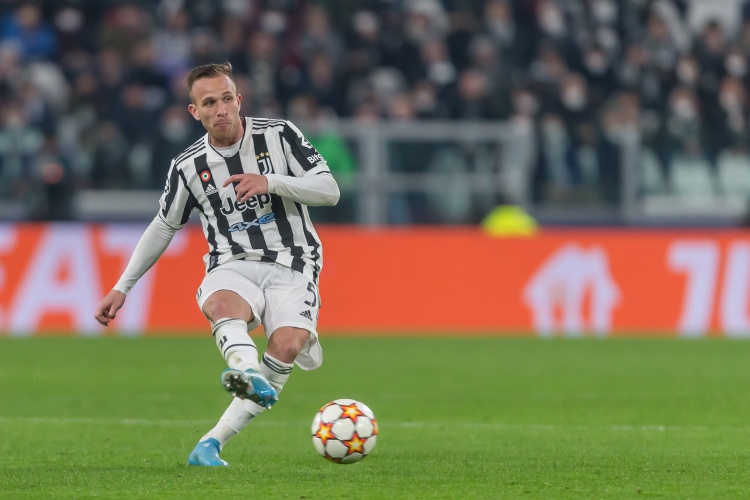 马卡报:罗马和那不勒斯有意阿图尔,都已经准备好了报价