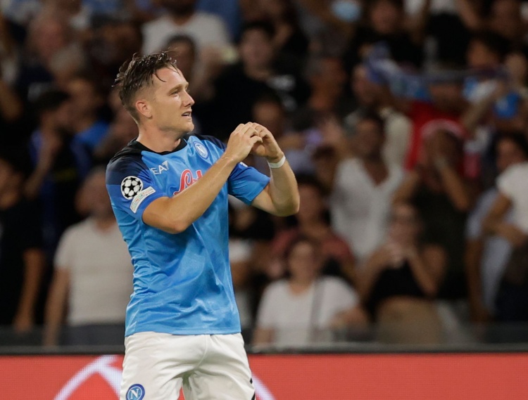 泽林斯基:感谢那不勒斯球迷们,这段旅程对我来说意义重大