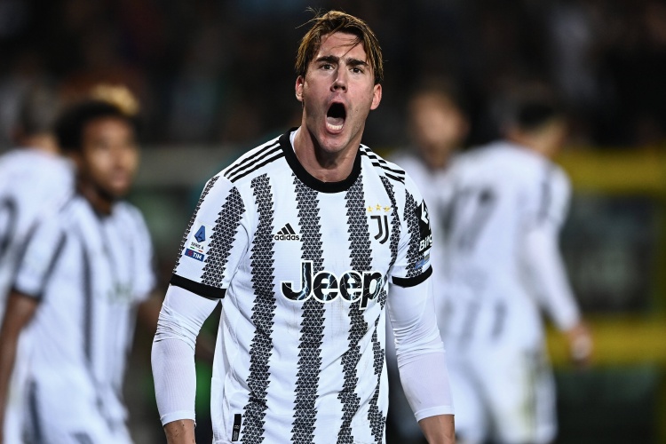 弗拉霍维奇代表尤文出场达100场,什琴斯尼尤文意甲出场达200场