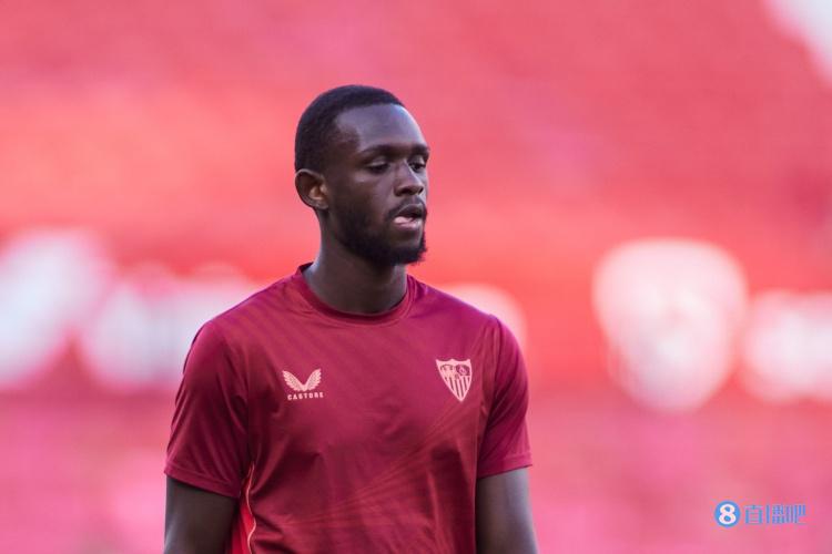 记者:夸西在过去受伤的次数过多,米兰对他的兴趣有所冷却