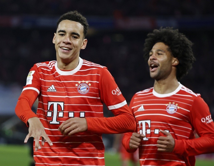 穆西亚拉:期待战皇马并感受伯纳乌 贝林厄姆很自信从不回避挑战