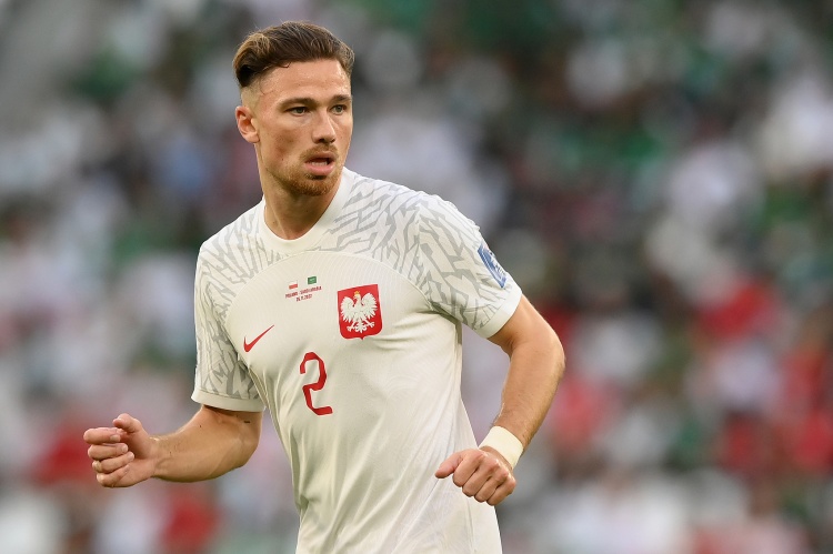 意天空:米兰想要右后卫马蒂-卡什,维拉要价3000万欧元