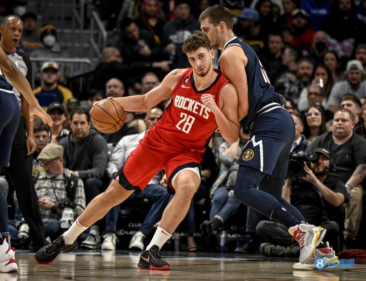 恩比德：申京很优秀&有自己的特色 他打球确实有点像约基奇