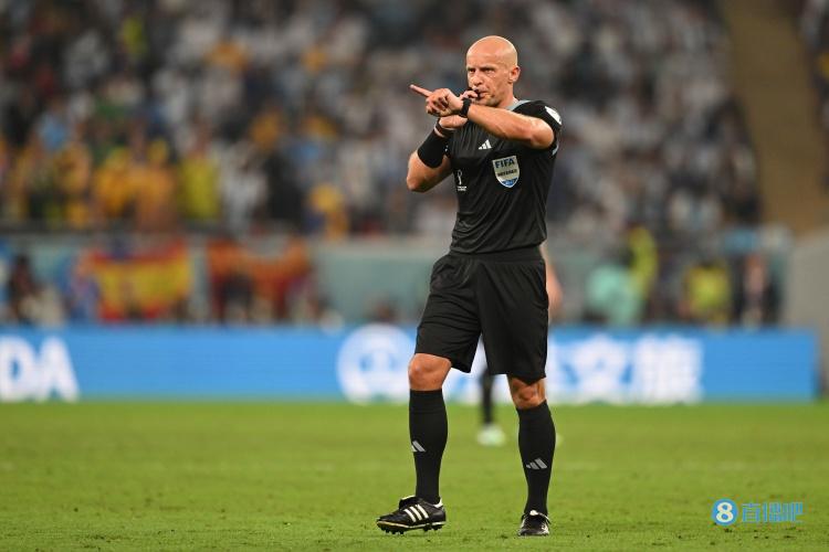 世俱杯决赛裁判组：马齐尼亚克任主裁，曾执法去年世界杯决赛