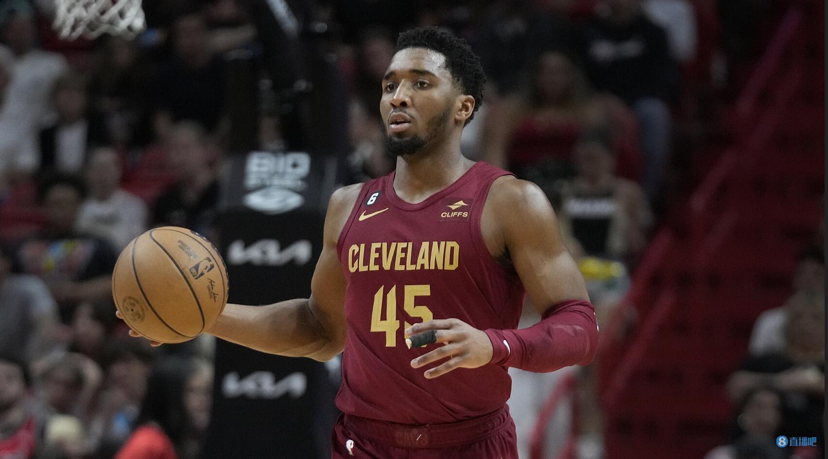 贾勒特-阿伦：米切尔今年给所有队友都创造了更多机会