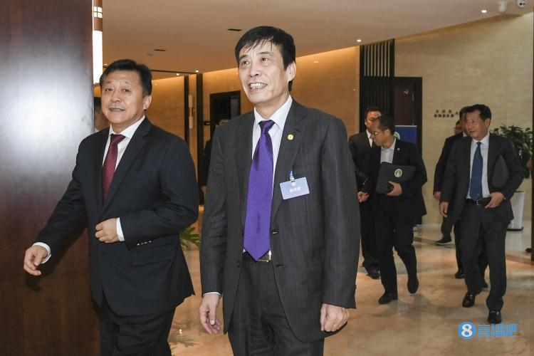 记者:按照前任南勇谢亚龙的标准,陈戌源至少被判10年以上