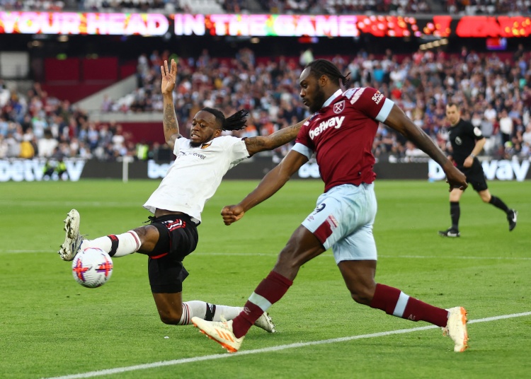 罗马诺:曼联与西汉姆联谈妥万-比萨卡,球员周日接受体检