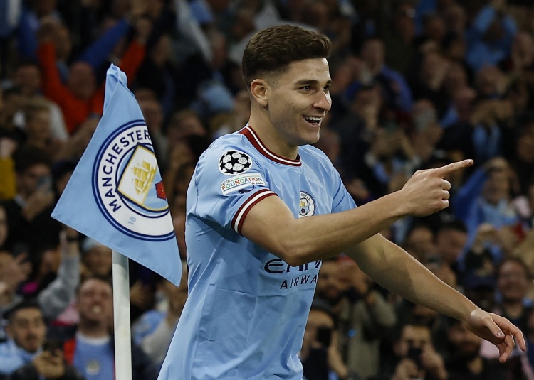 英媒:曼城无意出售阿尔瓦雷斯,瓜迪奥拉已与球员对话