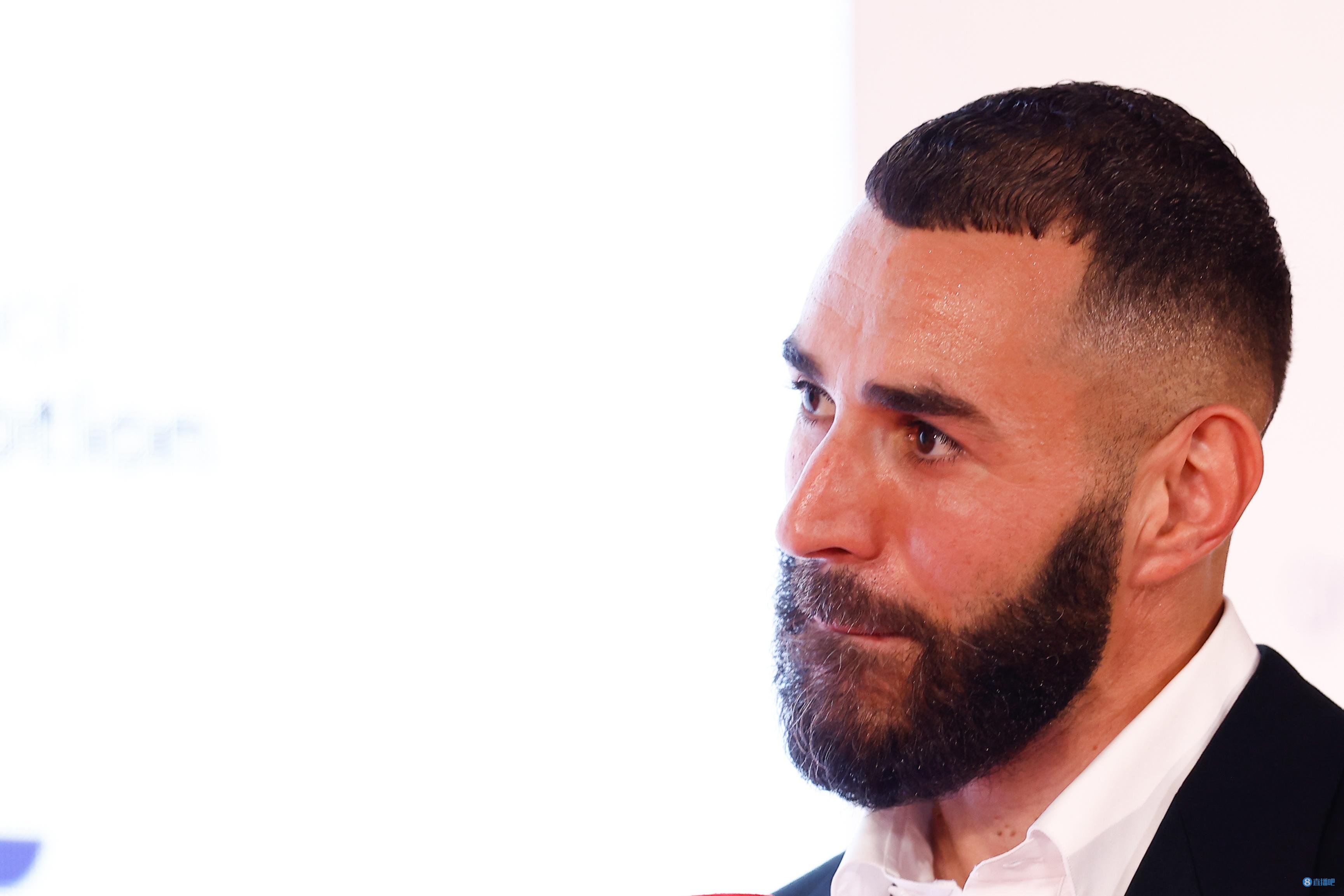 本泽马律师:他刚来皇马时也上场不多,后来成为了球队王牌