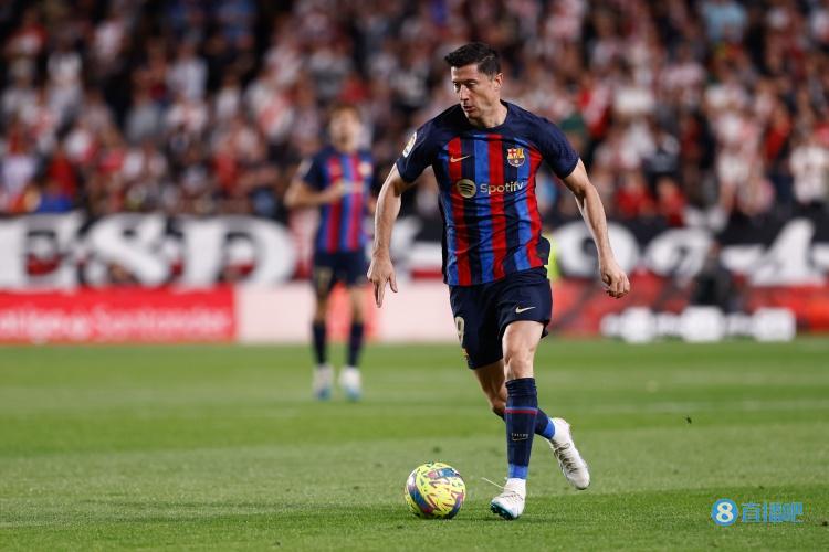 波兰主帅:我不认同对莱万的批评,巴萨整体踢得差是根源