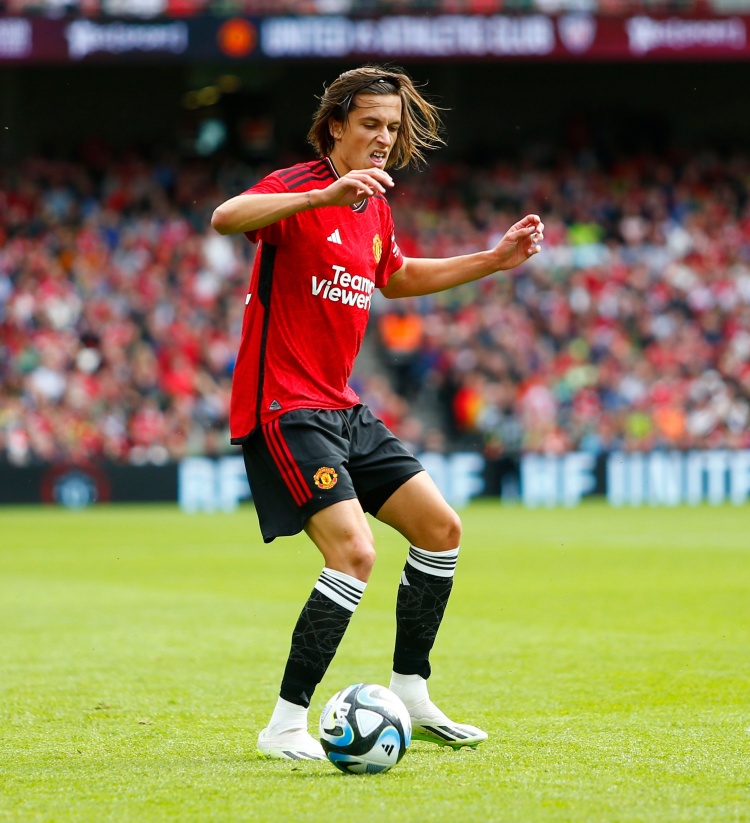 曼联官方:本菲卡买断阿尔瓦罗-费尔南德斯 据传费用为600万欧