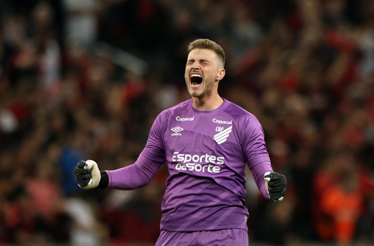 慢镜头:国米可能1500万欧报价巴西门将本托,计划让他接班索默