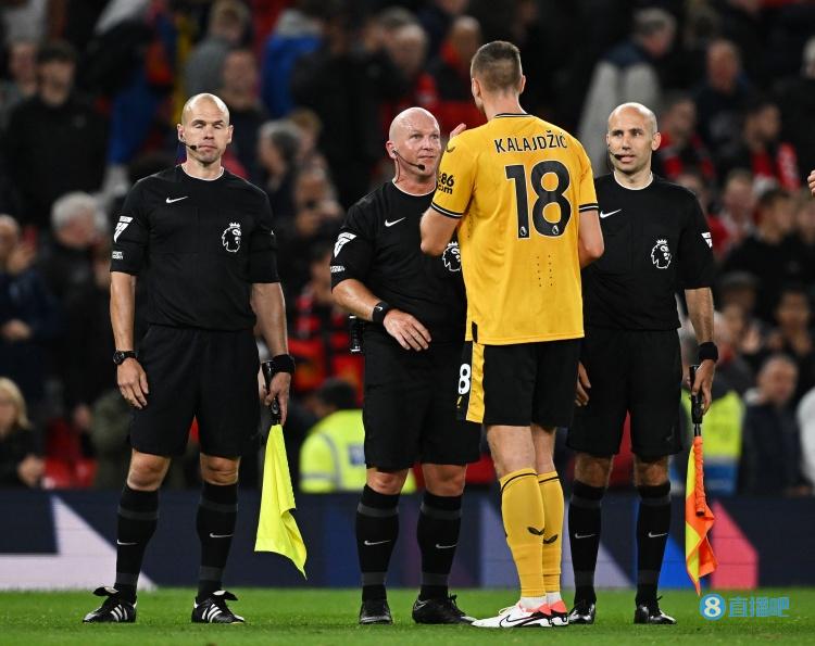 电讯报：英超明年可能试验新规，只有队长才能接近裁判表达抗议