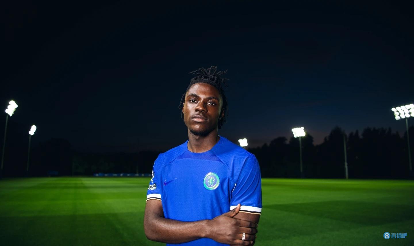 记者:拉维亚完成切尔西首秀后,出现大腿受伤的状况